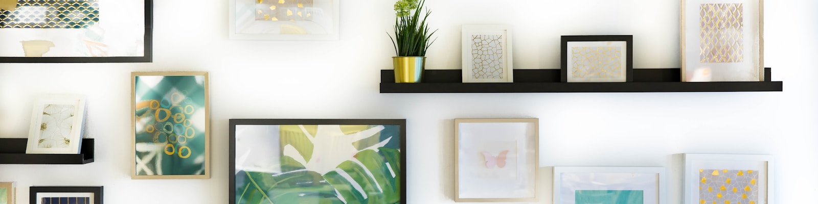 レザークラフトの道具と革の端材